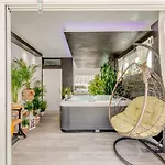 3 Sisters Apartment Split